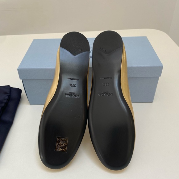Prada Triangle-Logo Ballet Flats in Platine Gold sz 37.5 New in Box - Picture 5 of 9